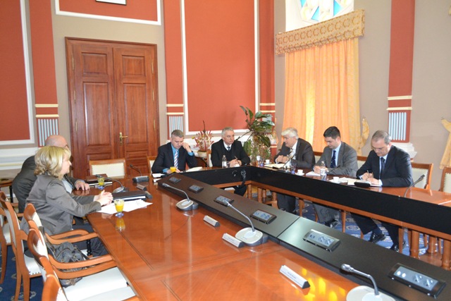 2013-04-18-Sastanak_s_predstavnicima_banaka-1