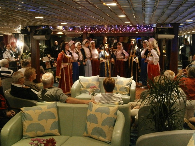 2012-06-13-Kruzer_uplovio-u_luku-III