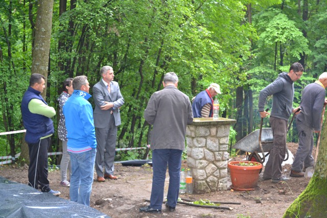 2013-06-06-Gradonacelnik_posjetio_zidine-4