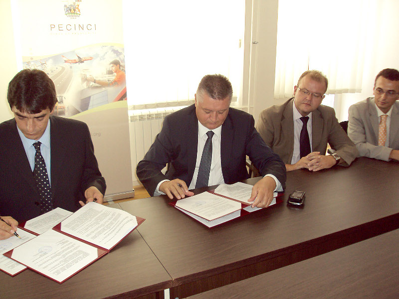 2010-08-18-Potpisivanje_protokola_o_prekogranicnoj_saradnji-3