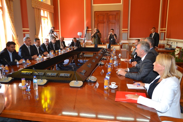 2013-09-05-BiH_Ministri_u_posjeti_kod_Gradonacelnika-6