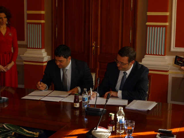 2011-10-26-Potpisivanje_sporazuma_sa_komunalnim1