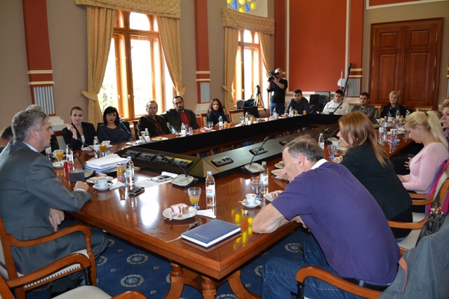 2013-10-31-Kafa_s_novinarima