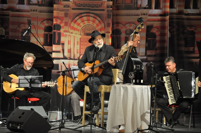 2011-11-28-Zavrseni_pozorisni_susreti3