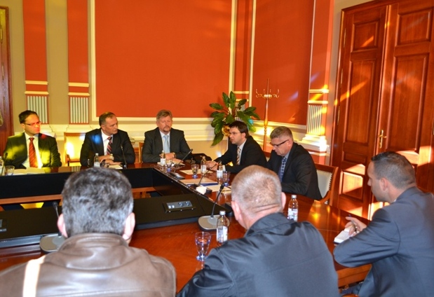 2013-11-07-Ministar_Helez_u_posjeti_gradonacelniku-2