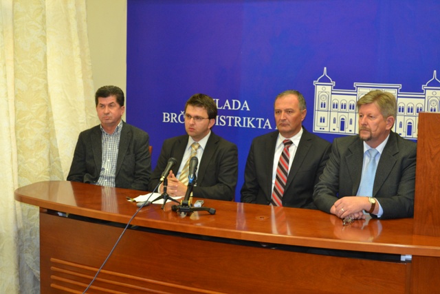 2013-11-07-Ministar_Helez_u_posjeti_gradonacelniku-3