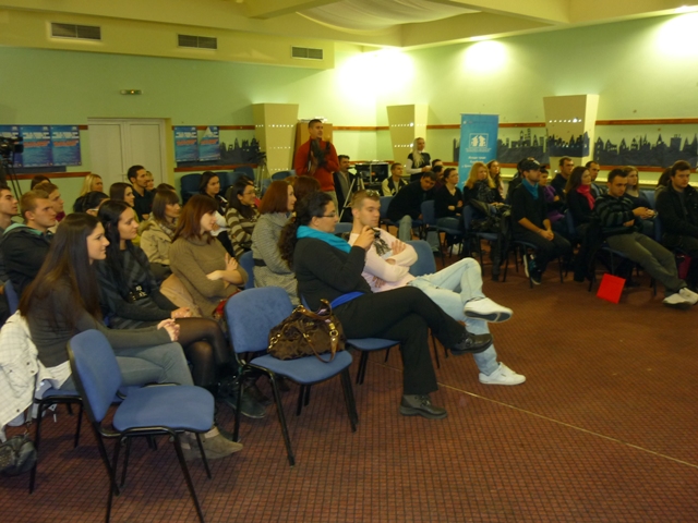 2011-12-14-Urucenje_sertifikata-Mladi_grade_buducnost1