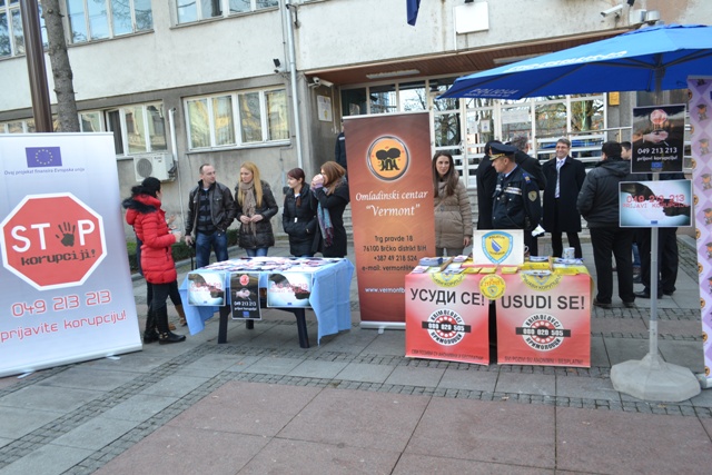 2013-12-09-Medjunarodni_dan_borbe_protiv_korupcije-2