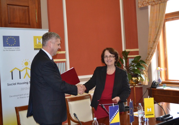 2013-12-18-Potpisani_ugovori-za_socijalno_zbrinavanje_radnika-2