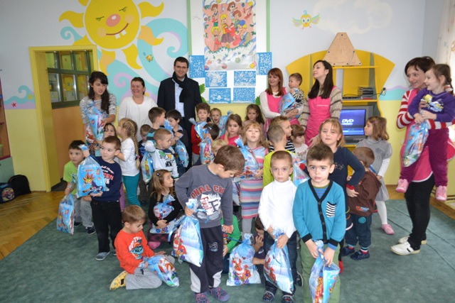 2013-12-19-Dodjela_paketica-Bambi