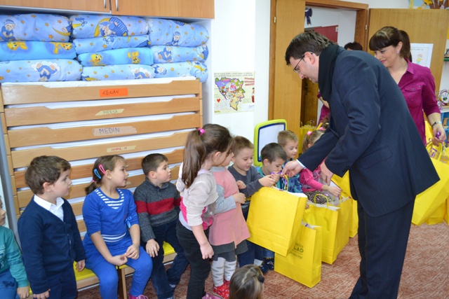 2013-12-19-Dodjela_paketica-Evlad