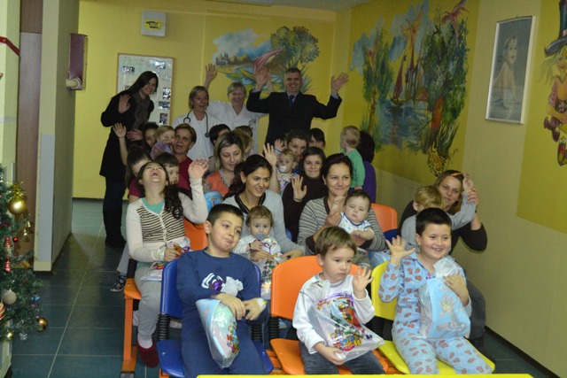 2013-12-19-Dodjela_paketica-Pedijatrija2