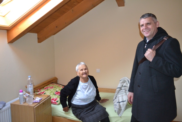 2013-12-24-Obilazak_starackih_domova-3