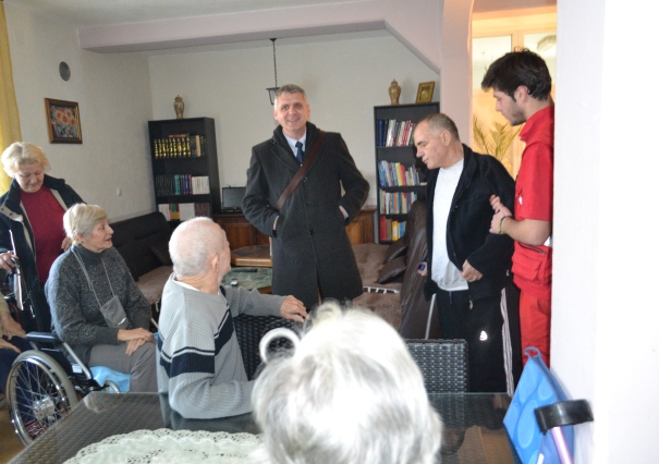 2013-12-24-Obilazak_starackih_domova-4