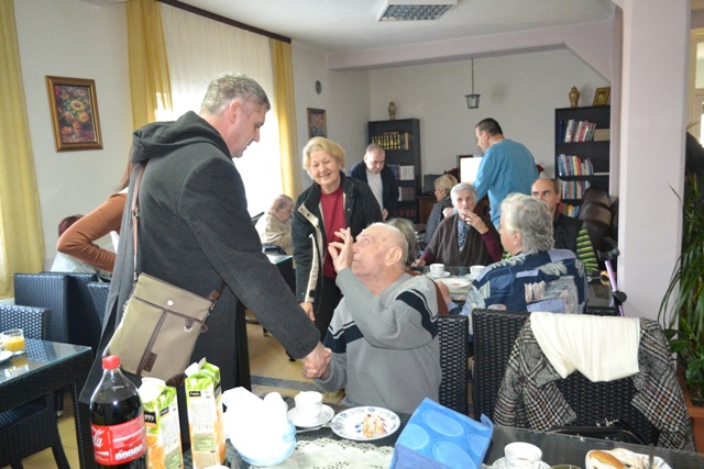 2013-12-24-Obilazak_starackih_domova-6