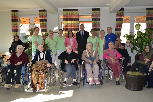 2013-12-24-Obilazak_starackih_domova-7