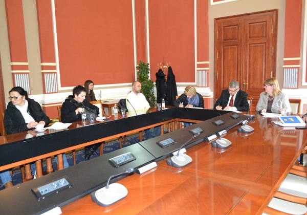 2013-12-30-Potpisani_ugovori1