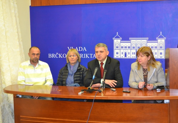 2013-12-30-Potpisani_ugovori3